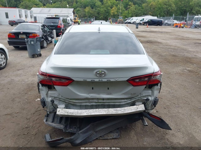 2022 Toyota Camry Le მანქანა იყიდება აუქციონზე, vin: 4T1C11AK6NU002668, აუქციონის ნომერი: 46158073
