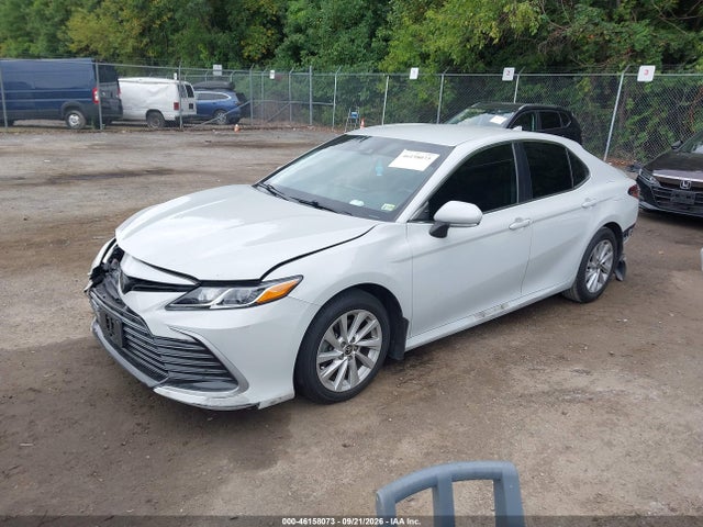 2022 Toyota Camry Le მანქანა იყიდება აუქციონზე, vin: 4T1C11AK6NU002668, აუქციონის ნომერი: 46158073