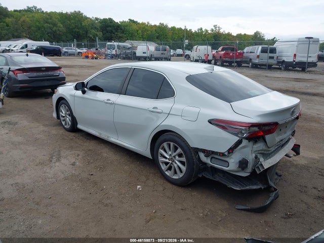 2022 Toyota Camry Le მანქანა იყიდება აუქციონზე, vin: 4T1C11AK6NU002668, აუქციონის ნომერი: 46158073