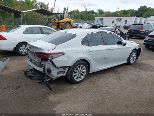 2022 Toyota Camry Le მანქანა იყიდება აუქციონზე, vin: 4T1C11AK6NU002668, აუქციონის ნომერი: 46158073