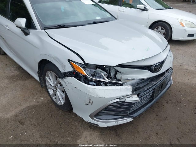 2022 Toyota Camry Le მანქანა იყიდება აუქციონზე, vin: 4T1C11AK6NU002668, აუქციონის ნომერი: 46158073