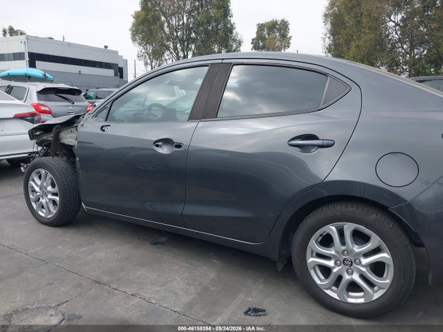 3MYDLBYV5JY311209 Toyota YARIS IA