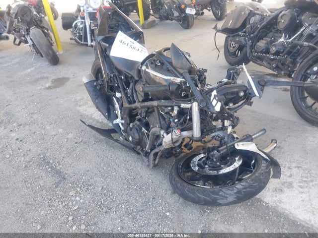 46158427 :رقم المزاد ، MH3RH15Y6HK003023 vin ، 2017 Yamaha Yzfr3 A مزاد بيع