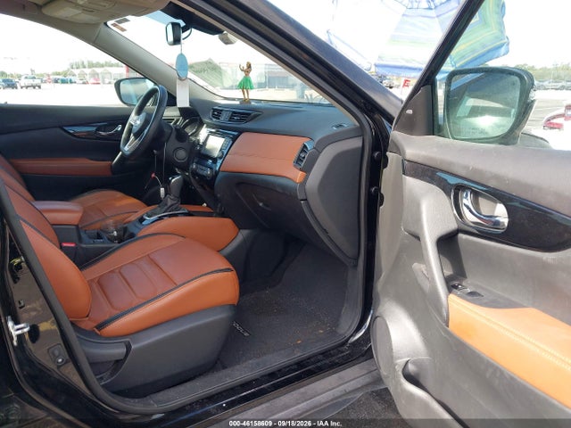 46158609 :رقم المزاد ، 5N1AT2MV8HC820667 vin ، 2017 Nissan Rogue Sl مزاد بيع