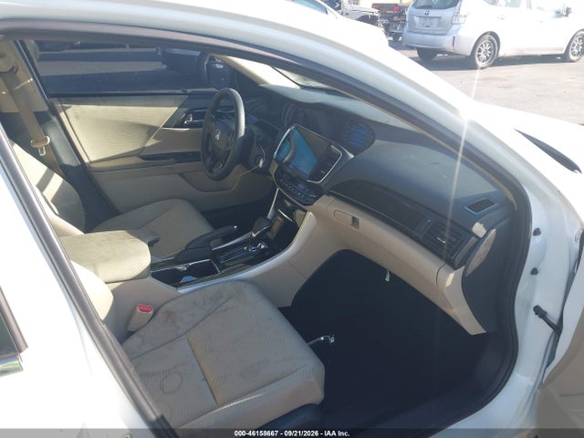 46158667 :رقم المزاد ، 1HGCR2F33HA002655 vin ، 2017 Honda Accord Lx مزاد بيع