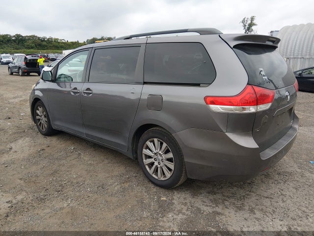 2013 Toyota Sienna Le 7 Passenger მანქანა იყიდება აუქციონზე, vin: 5TDJK3DC3DS051662, აუქციონის ნომერი: 46158743