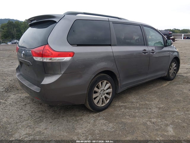 2013 Toyota Sienna Le 7 Passenger მანქანა იყიდება აუქციონზე, vin: 5TDJK3DC3DS051662, აუქციონის ნომერი: 46158743
