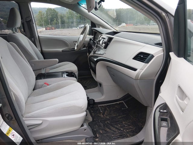 2013 Toyota Sienna Le 7 Passenger მანქანა იყიდება აუქციონზე, vin: 5TDJK3DC3DS051662, აუქციონის ნომერი: 46158743