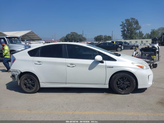 Toyota Prius Two 2014 JTDKN3DU3E1743293 Image 14