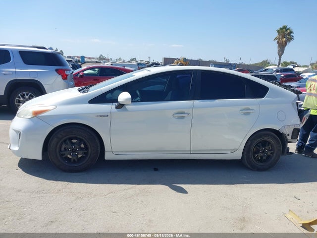 Toyota Prius Two 2014 JTDKN3DU3E1743293 Image 15