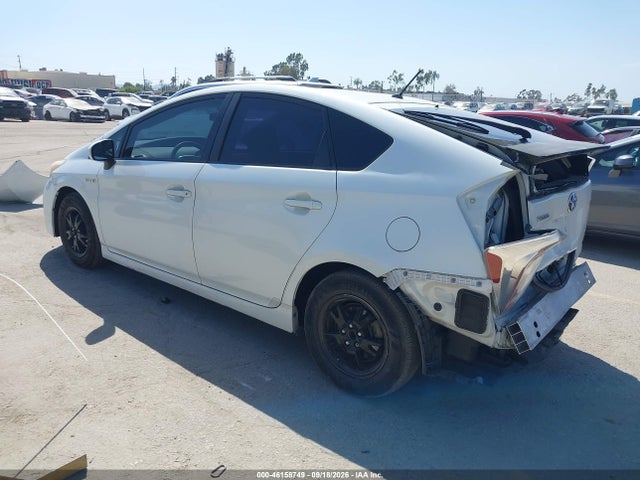 Toyota Prius Two 2014 JTDKN3DU3E1743293 Image 3