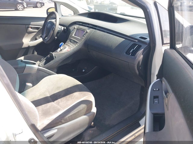 Toyota Prius Two 2014 JTDKN3DU3E1743293 Image 5