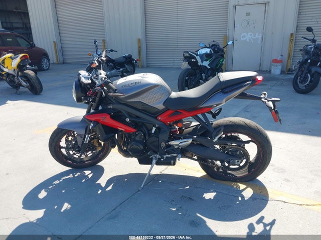 46159232 :رقم المزاد ، SMTL03NE9FT709375 vin ، 2015 Triumph Motorcycle Street Triple R مزاد بيع