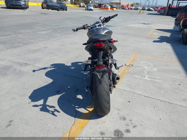 46159232 :رقم المزاد ، SMTL03NE9FT709375 vin ، 2015 Triumph Motorcycle Street Triple R مزاد بيع