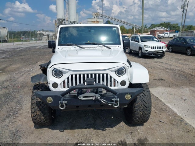 1C4BJWEG9EL200475 Jeep Wrangler Unlimited Polar Edition