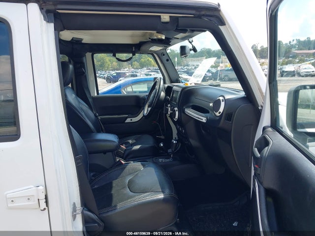 1C4BJWEG9EL200475 Jeep Wrangler Unlimited Polar Edition