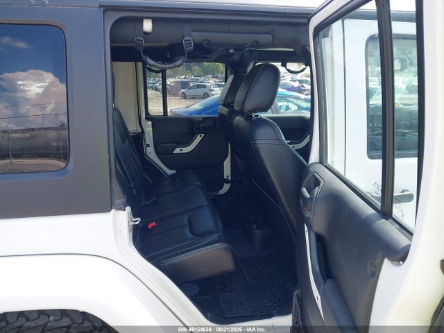 1C4BJWEG9EL200475 Jeep Wrangler Unlimited Polar Edition