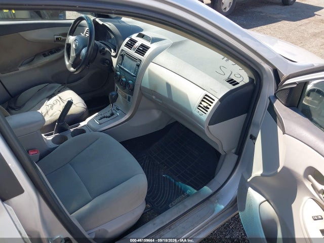 46159664 :رقم المزاد ، 5YFBU4EE7DP174250 vin ، 2013 Toyota Corolla Le مزاد بيع