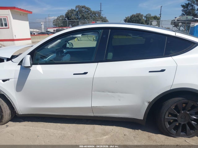 Продажа на аукционе авто 2023 Tesla Model Y Awd/long Range Dual Motor All-wheel Drive, vin: 7SAYGDEE8PA106055, номер лота: 46160004