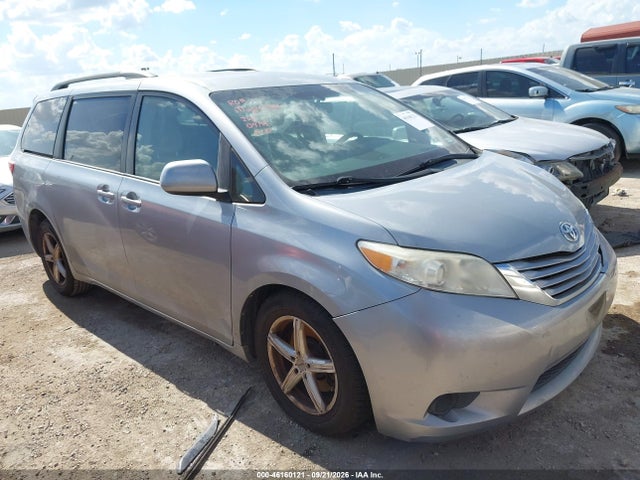 46160121 :رقم المزاد ، 5TDKK3DC7FS610752 vin ، 2015 Toyota Sienna Le 8 Passenger مزاد بيع