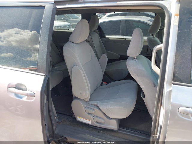 Продажа на аукционе авто 2015 Toyota Sienna Le 8 Passenger, vin: 5TDKK3DC7FS610752, номер лота: 46160121