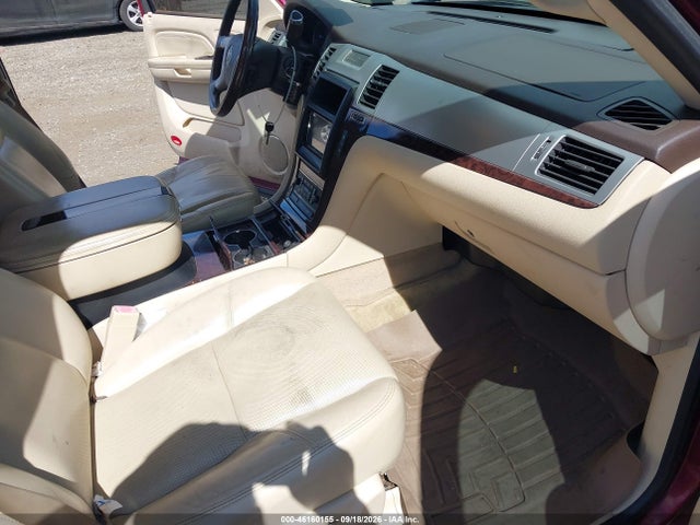 2008 Cadillac Escalade Standard მანქანა იყიდება აუქციონზე, vin: 1GYFK63848R117414, აუქციონის ნომერი: 46160155