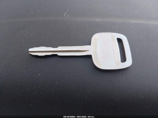 2000 Toyota Sienna Le მანქანა იყიდება აუქციონზე, vin: 4T3ZF13C8YU245377, აუქციონის ნომერი: 46160604