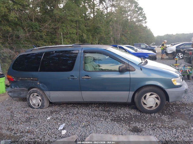 2000 Toyota Sienna Le მანქანა იყიდება აუქციონზე, vin: 4T3ZF13C8YU245377, აუქციონის ნომერი: 46160604