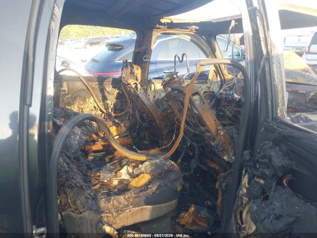 46160665 :رقم المزاد ، 1GNSKKE35BR357567 vin ، 2011 Chevrolet Suburban 1500 Ltz مزاد بيع