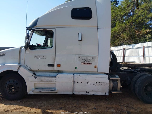 2006 Volvo Vn მანქანა იყიდება აუქციონზე, vin: 4V4NC9TG36N400631, აუქციონის ნომერი: 46160747