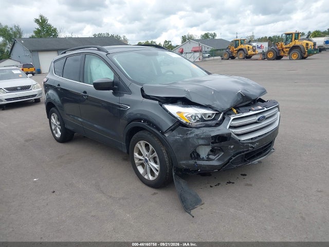 46160758 :رقم المزاد ، 1FMCU0HD3JUC75134 vin ، 2018 Ford Escape Sel مزاد بيع