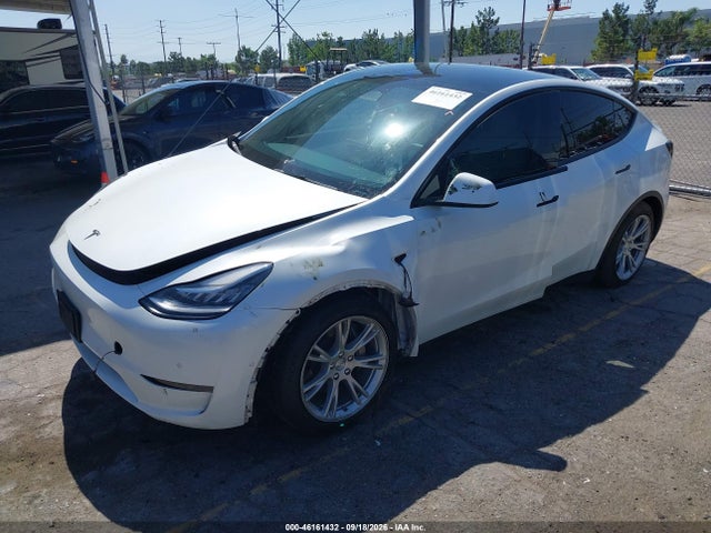 Tesla Model Y Long Range 2022 7SAYGDEE0NF353733 Image 2