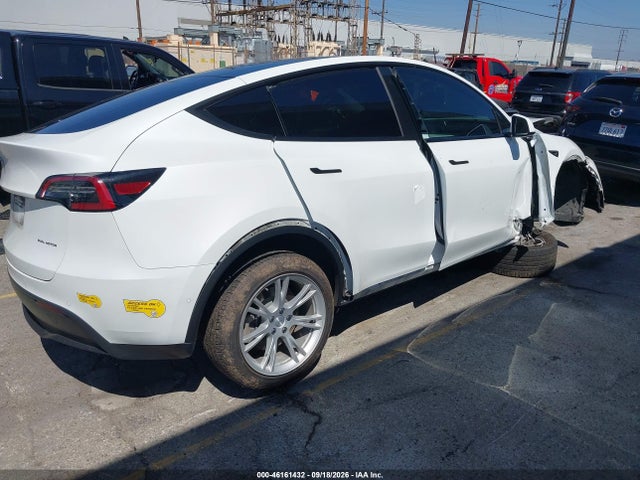 Tesla Model Y Long Range 2022 7SAYGDEE0NF353733 Image 4