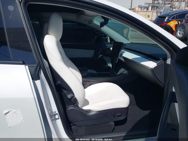 Tesla Model Y Long Range 2022 7SAYGDEE0NF353733 Image 5