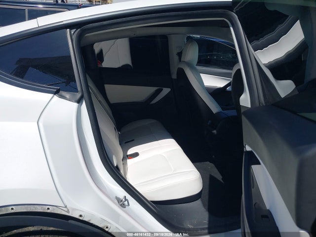 Tesla Model Y Long Range 2022 7SAYGDEE0NF353733 Image 8