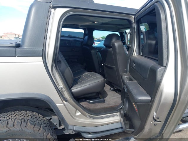 2005 Hummer H2 Sut მანქანა იყიდება აუქციონზე, vin: 5GRGN22U05H128242, აუქციონის ნომერი: 46161769