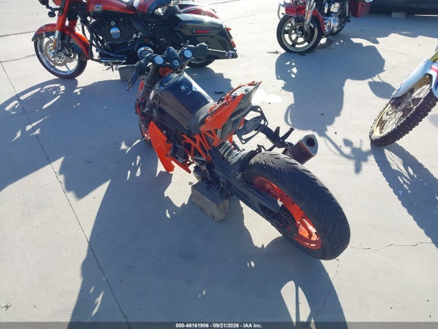 KTM 390 Duke 2017 MD2JYJ408HC270790 Image 3