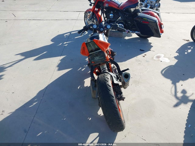 KTM 390 Duke 2017 MD2JYJ408HC270790 Image 6