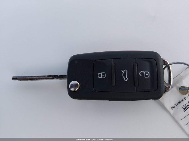 2015 Volkswagen Passat 1.8t Limited Edition მანქანა იყიდება აუქციონზე, vin: 1VWAT7A33FC065040, აუქციონის ნომერი: 46162054