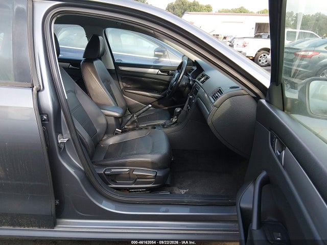 2015 Volkswagen Passat 1.8t Limited Edition მანქანა იყიდება აუქციონზე, vin: 1VWAT7A33FC065040, აუქციონის ნომერი: 46162054