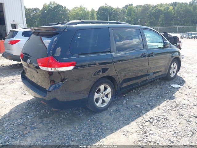 2012 Toyota Sienna Le V6 8 Passenger მანქანა იყიდება აუქციონზე, vin: 5TDKK3DC5CS195782, აუქციონის ნომერი: 46162137