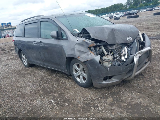 46162257 :رقم المزاد ، 5TDKK3DC6BS064147 vin ، 2011 Toyota Sienna Le V6 مزاد بيع