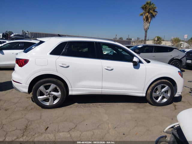 2021 Audi Q3 Premium 40 Tfsi Quattro Tiptronic მანქანა იყიდება აუქციონზე, vin: WA1AUCF32M1095845, აუქციონის ნომერი: 46162294