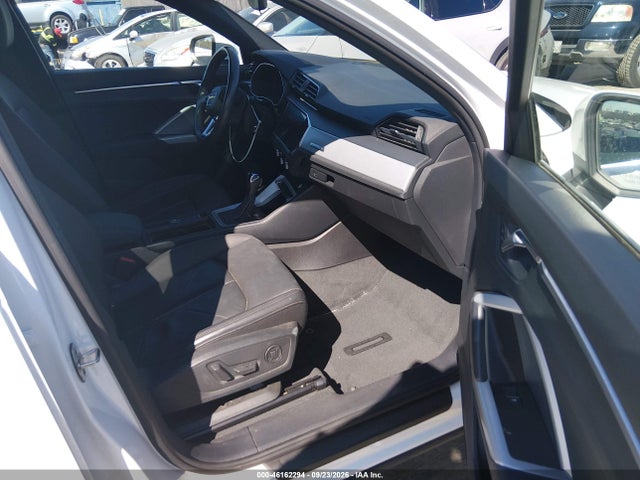 2021 Audi Q3 Premium 40 Tfsi Quattro Tiptronic მანქანა იყიდება აუქციონზე, vin: WA1AUCF32M1095845, აუქციონის ნომერი: 46162294