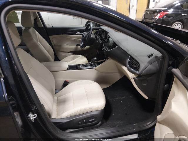 2018 Buick Regal Sportback Essence მანქანა იყიდება აუქციონზე, vin: W04GR6SX3J1136338, აუქციონის ნომერი: 46162443