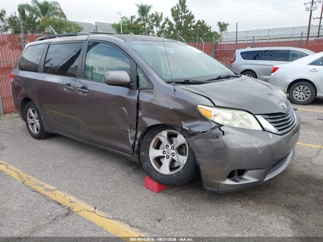 46162518 :رقم المزاد ، 5TDKK3DC7CS218298 vin ، 2012 Toyota Sienna Le V6 8 Passenger مزاد بيع
