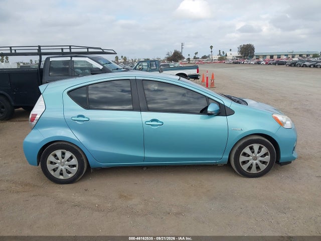 46162535 :رقم المزاد ، JTDKDTB39E1062889 vin ، 2014 Toyota Prius C Two مزاد بيع