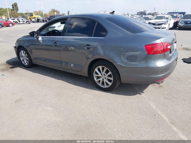 3VWD17AJ2EM445582 Volkswagen Jetta 1.8t Se
