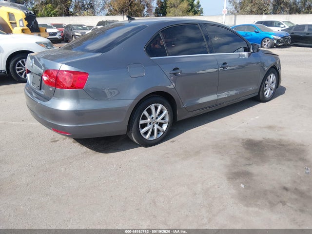 3VWD17AJ2EM445582 Volkswagen Jetta 1.8t Se