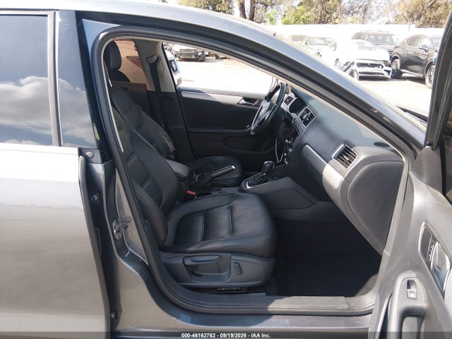 3VWD17AJ2EM445582 Volkswagen Jetta 1.8t Se